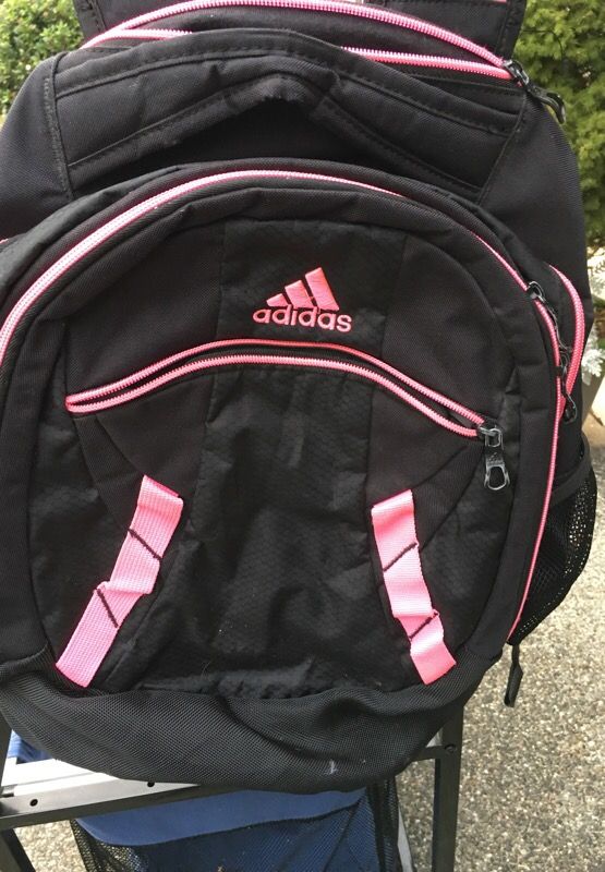 Girl adidas backpack great condition !