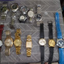 Vintage Men Watches ((SOLD AS A BUNDLE)) NEED BATTERIES  sold as is