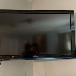 Toshiba Tv With Swivel Mount 