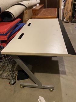 Computer desk
