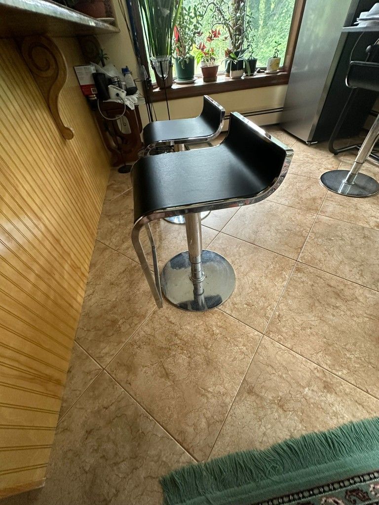 Adjustable Chairs/Seats Set Of 4