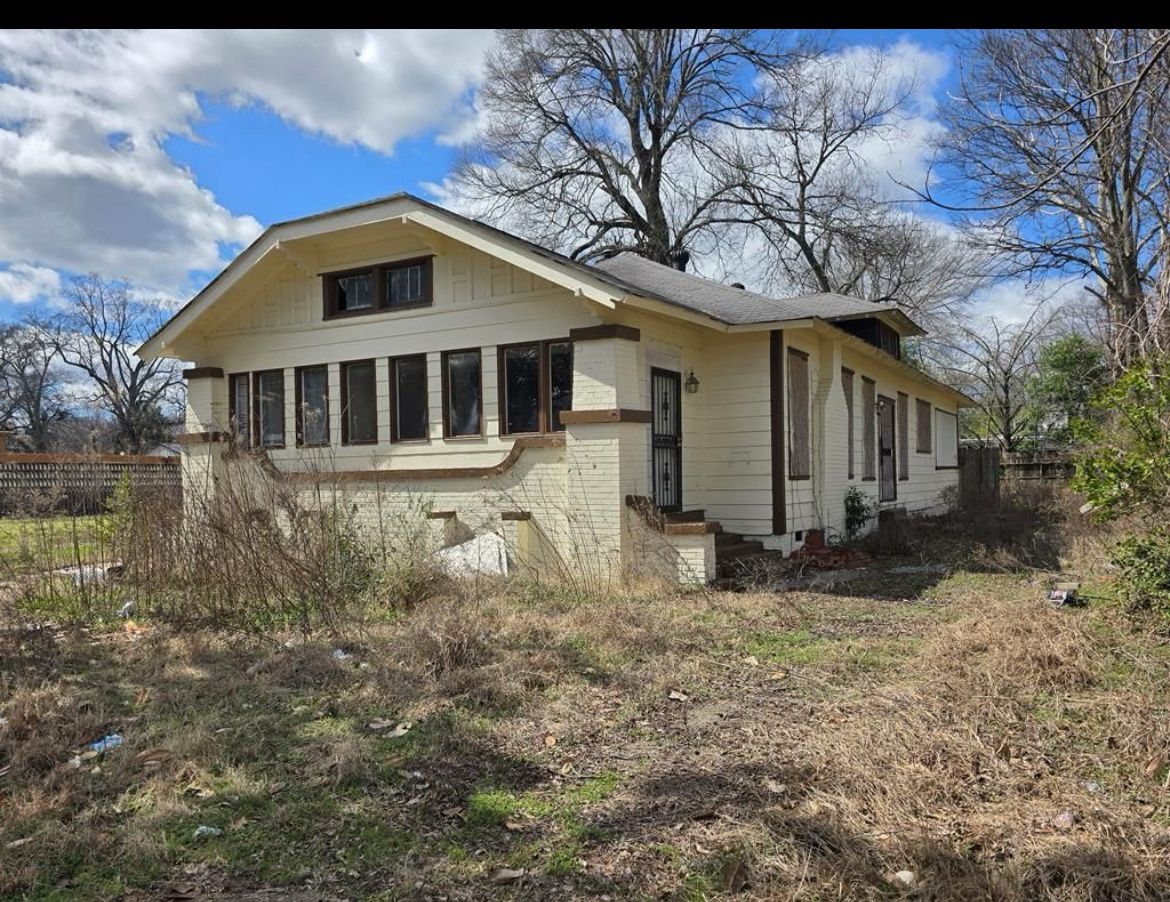 4 Bed 2 Bath 2500sqft house on .25 Acre 