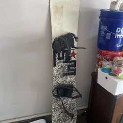 163 Snowboard With Bindings