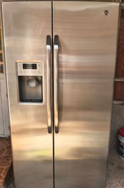 GE Stainless Steel Double Door Refrigerator (Excellent Condition)