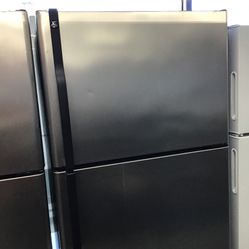 GE 18 Cu Ft Top And Bottom Black And Stainless Steel Fridge. 1 year Warranty 