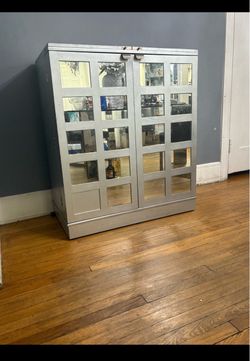Grey bar