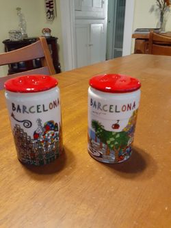Salt shakers and other kitchen items