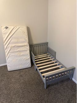Toddler bed Frame & mattress
