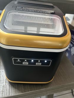 Kismile Counter top Ice maker machine like new great working condition makes ice in mins.