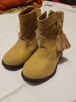 Girls boots