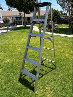 6 Ft. Aluminum Stepladder