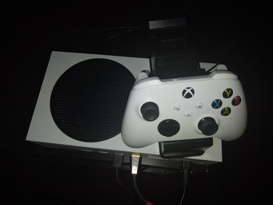 Xbox Series S With Extras For Sale Or Trade For A Phone Or IPad With Cellular