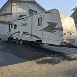 2008 Cougar By Keystone. 31ft