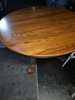Round Hard Wood Dinning Table