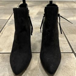 Womens Boots Size 9 1/2 and 10 (2 Available) Price in Description 