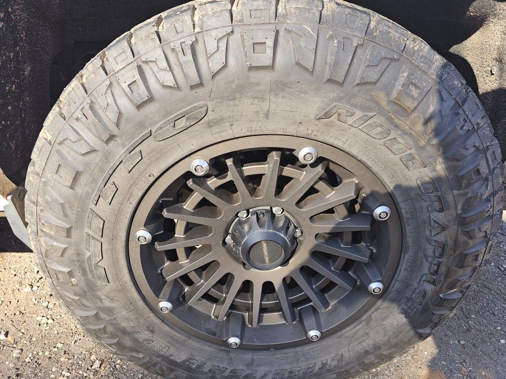 285/75/18 Nitto Ridge Grappler
