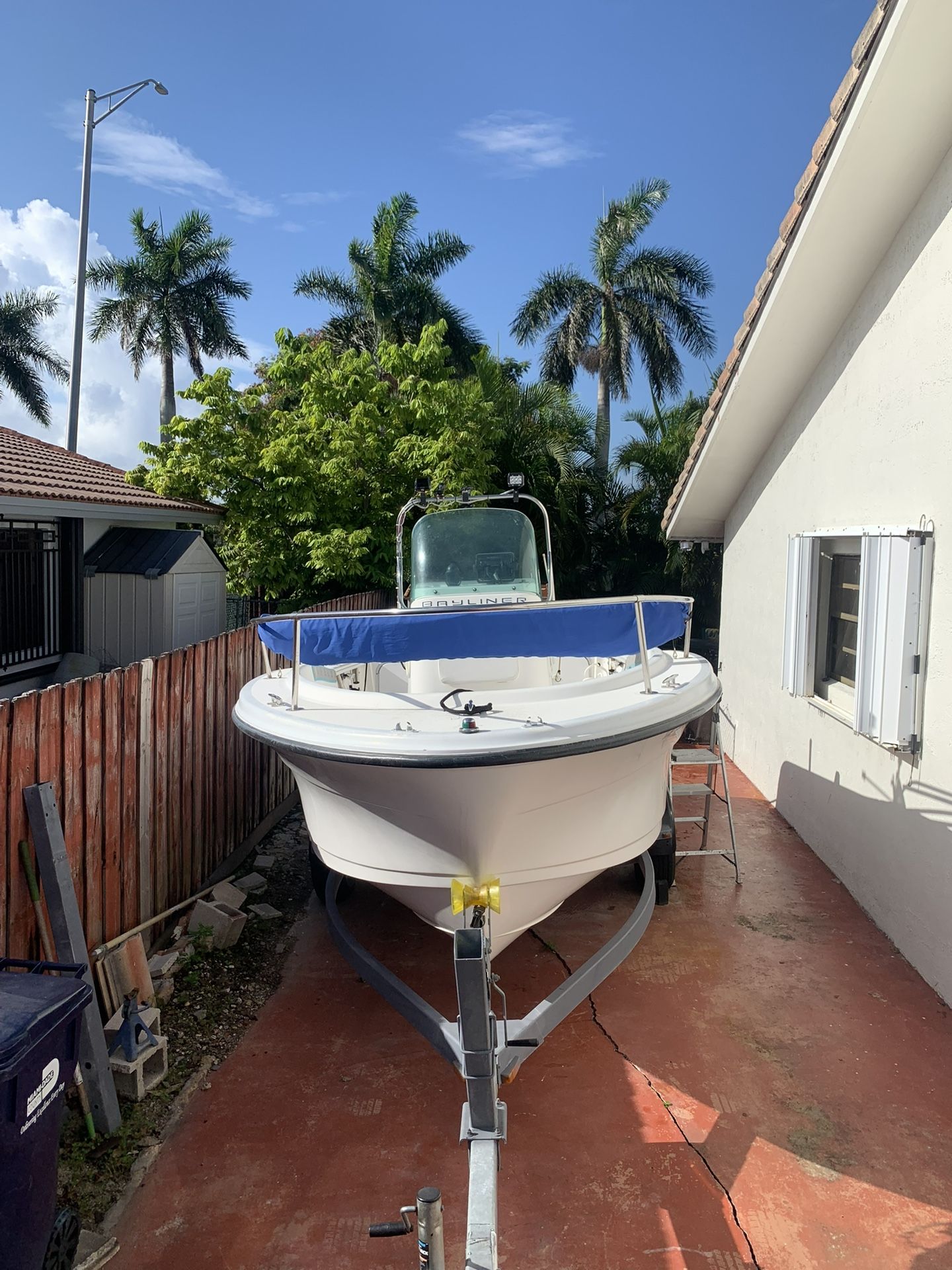 1999 Bayliner 1903 Trophy 19’ / Se habla espanol