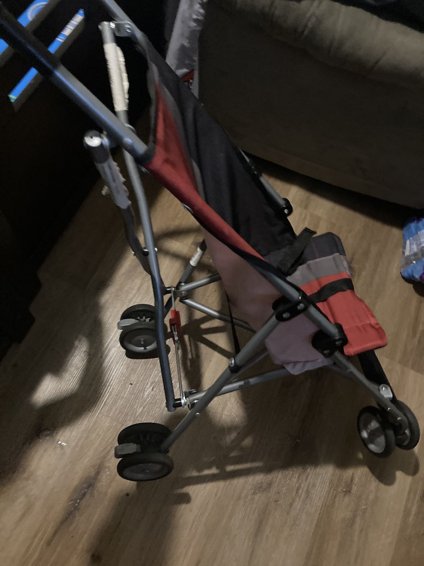 Cariola Chica Color Roja Con Negro Y Gris