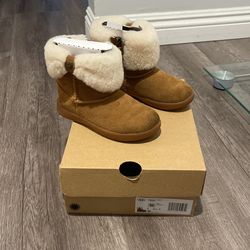 Ugg toddlers chestnut color with fur 