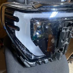 Right Headlight For GMC Sierra 2500 HD 2024-2025