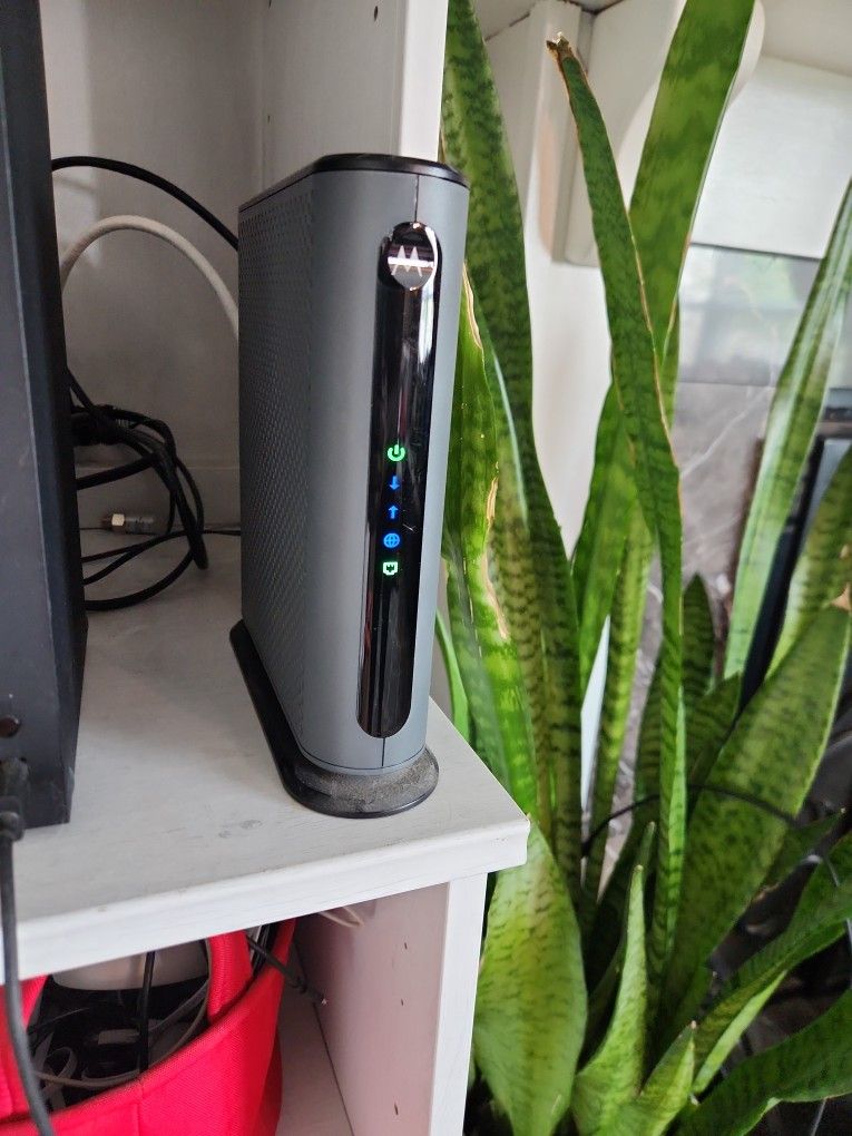 Motorola MB8611 Docsis 3.1 Cable Modem Xfiniry/Comcast Compatible 