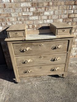 1800s Pin And Cove Dresser