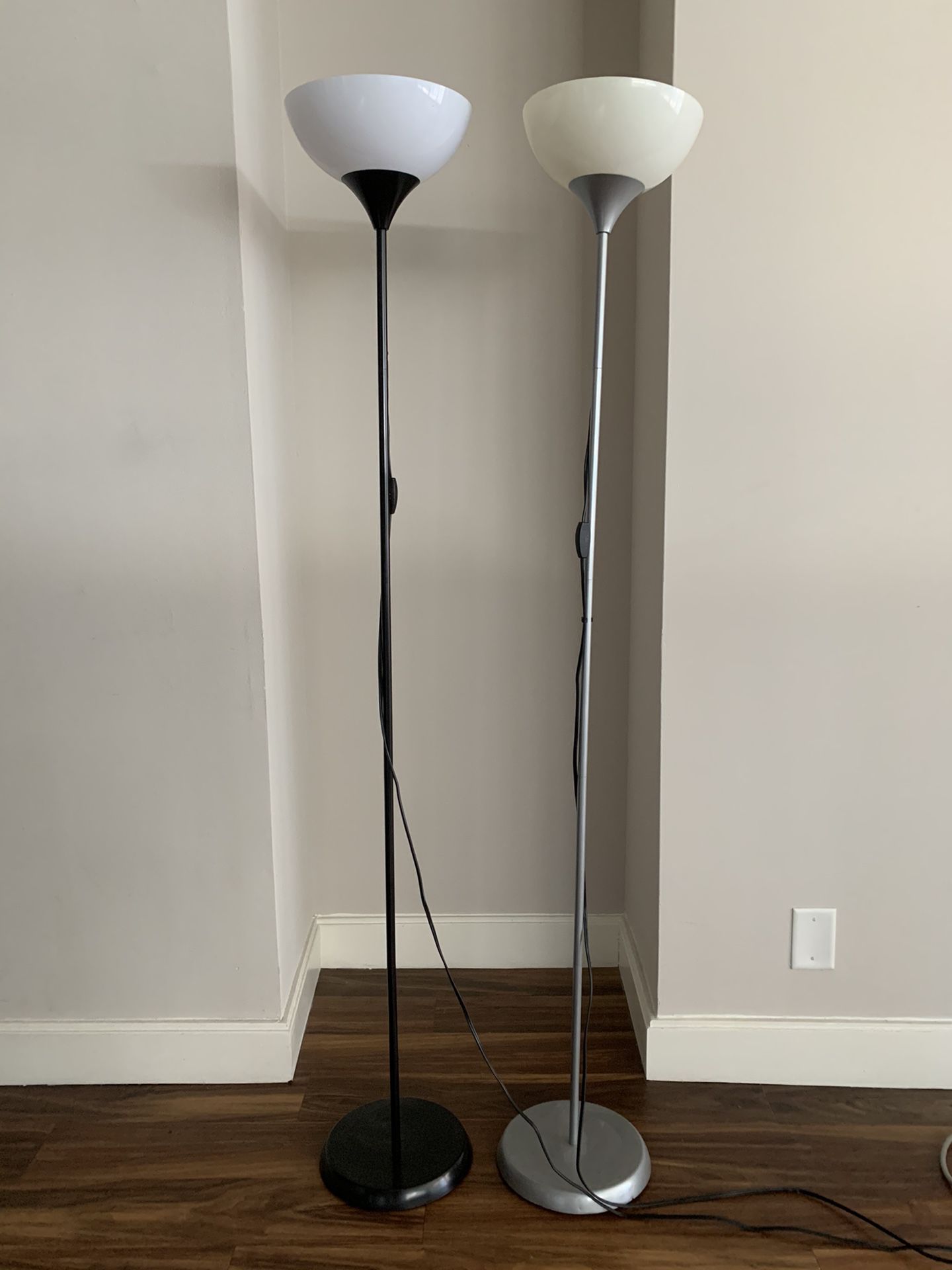 Set of floor lamps with light bulbs included