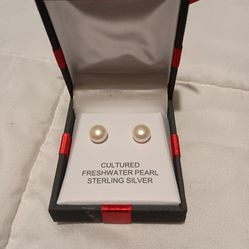 Sterling silver pearl earrings