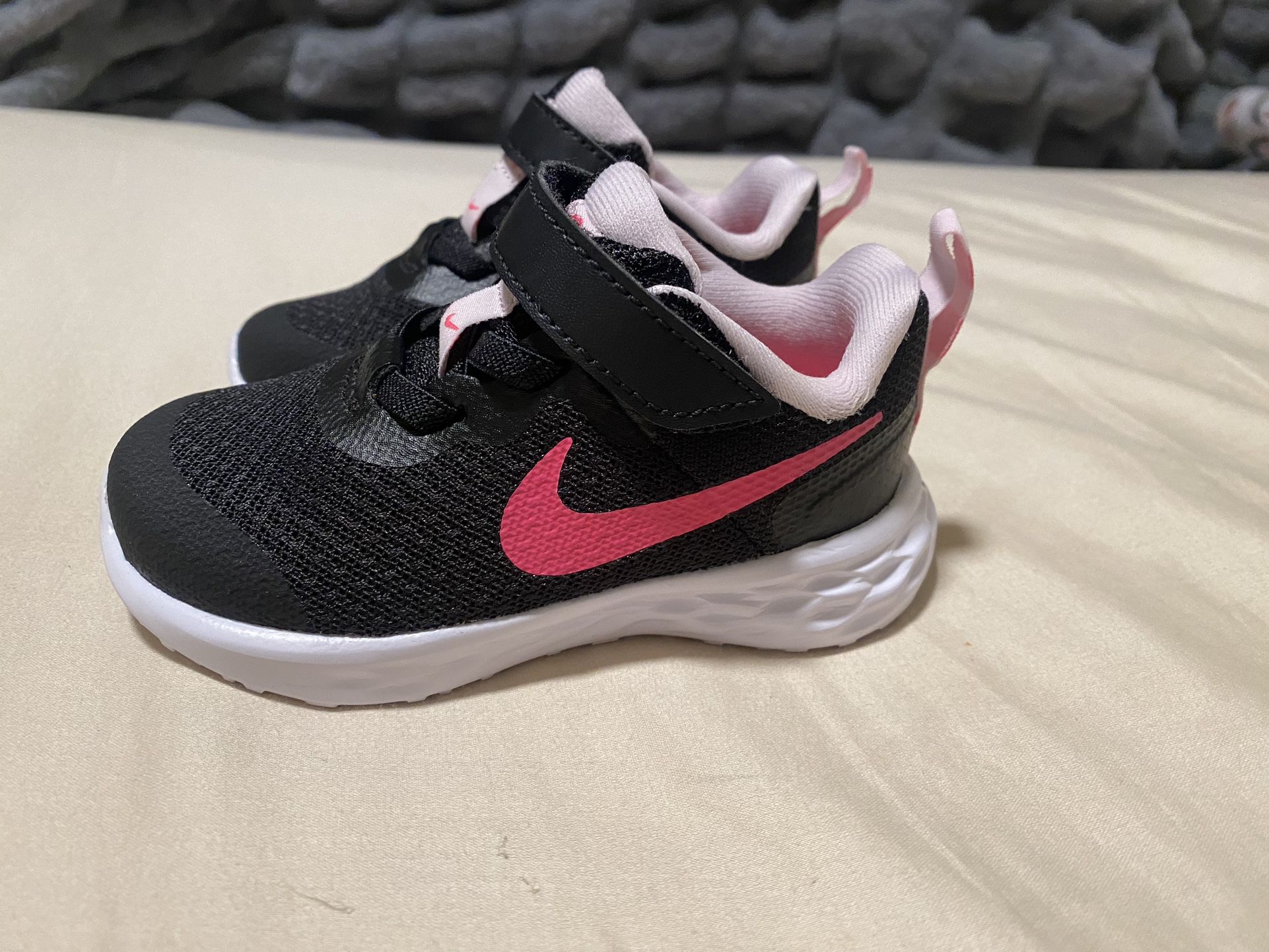 Nike Revolution 6 Toddler Girl Shoes Sneakers Black Pink Size 6