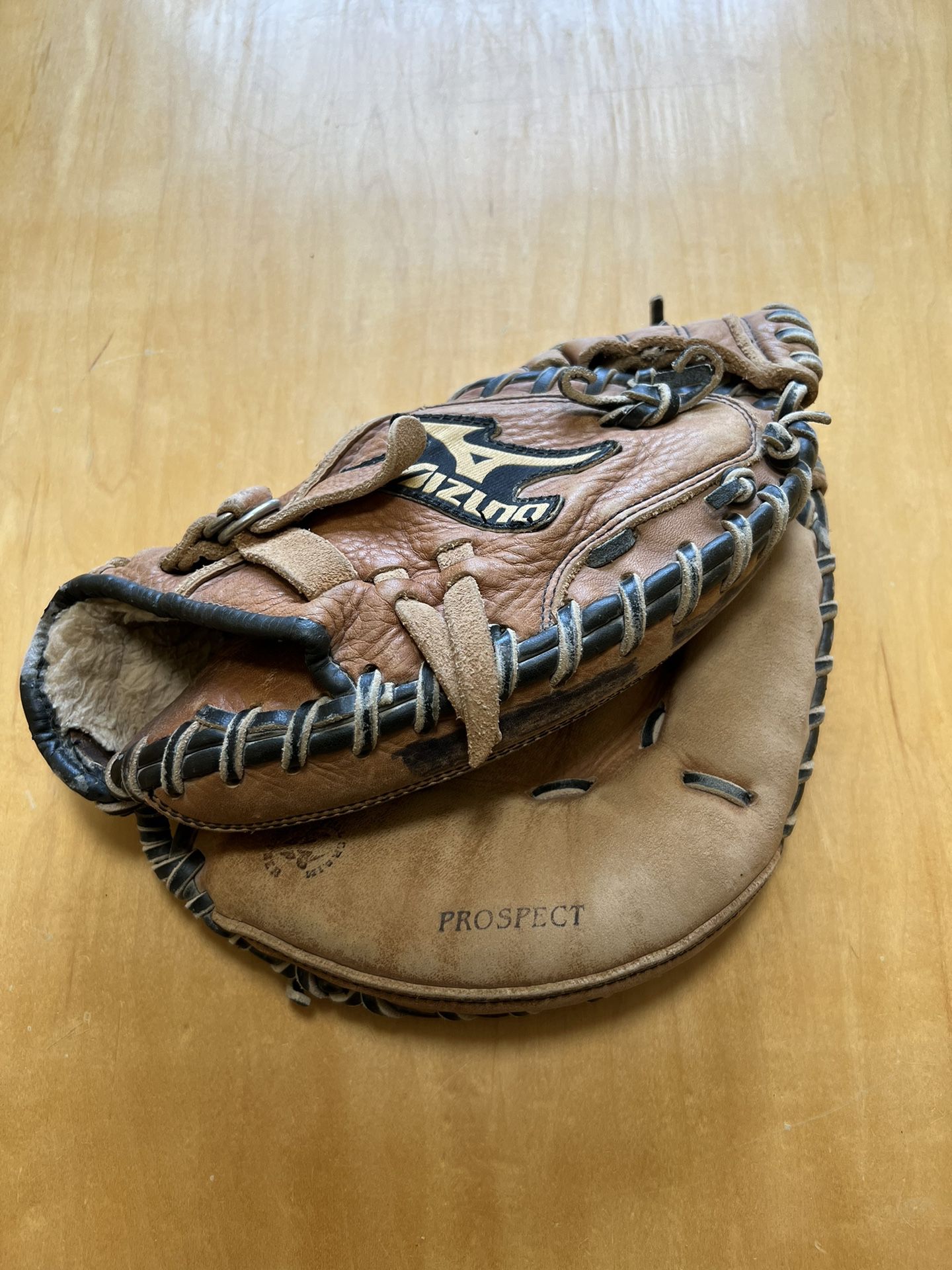 Mizuno Catcher’s Glove - Baseball