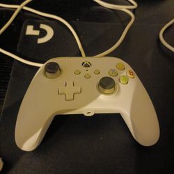 Power a Xbox Controller. Uses USB Connector. 