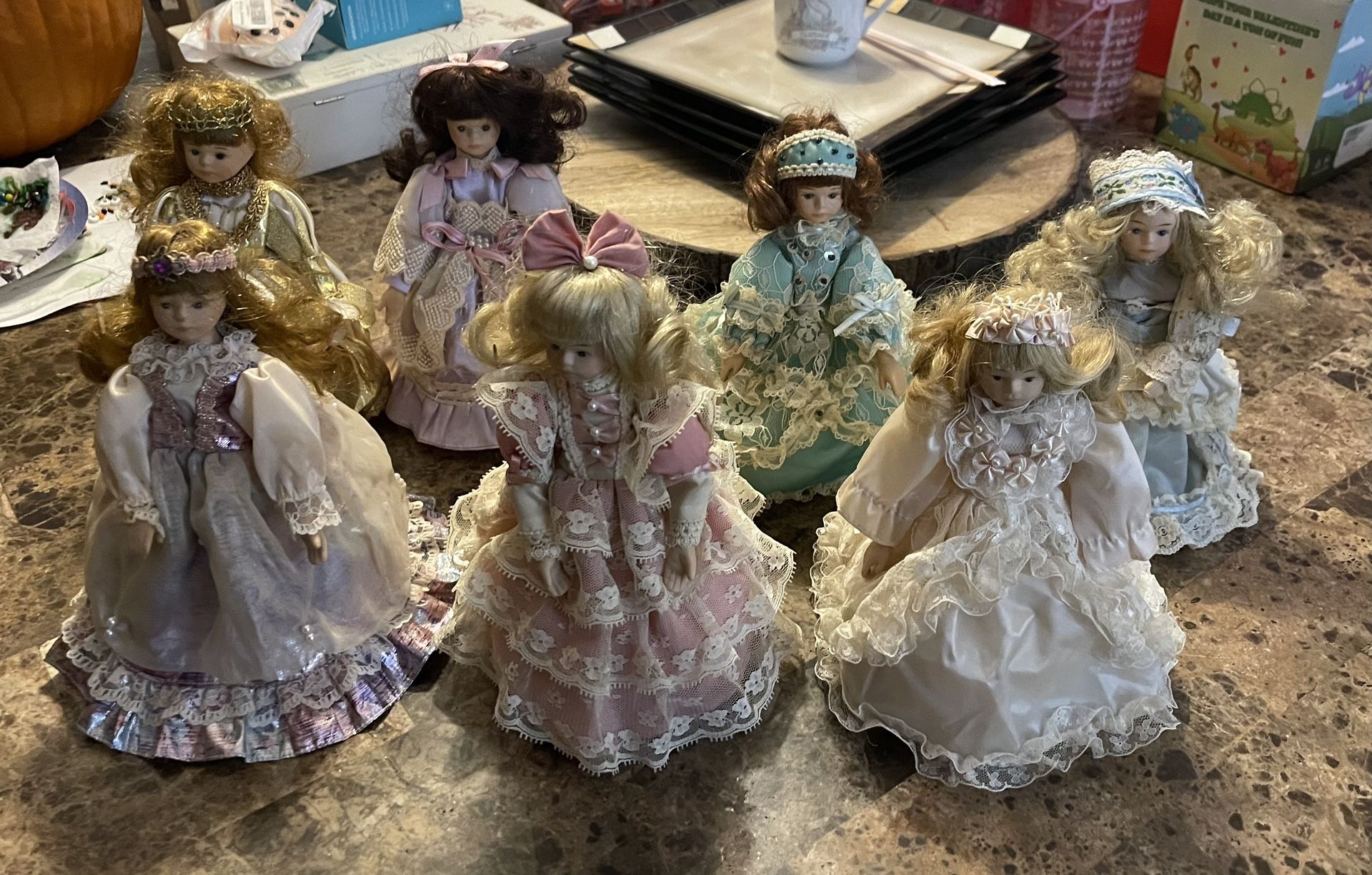 Porcelain Wind Up Music Dolls (ribbons And Bows)