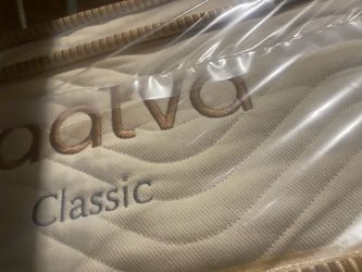 Saatva pillow top classic king size brand new