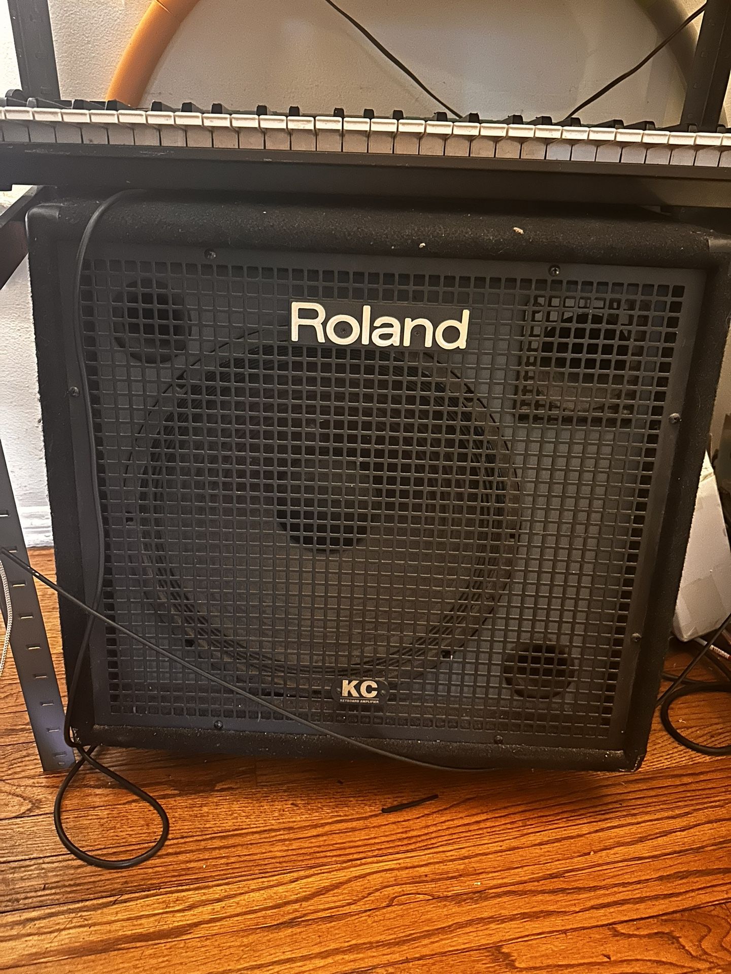Roland KC-550 Amp