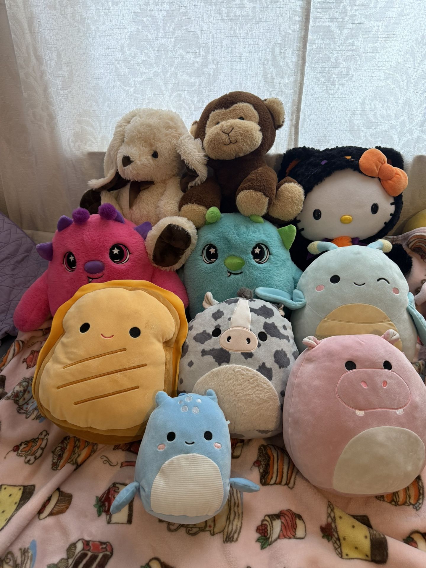 Stuffed animals/plushies/squishmallows