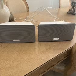 Pair Of Sonos Play:3 (2011) - White Excellent Condition- Retail: $320
