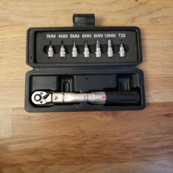 Torque wrench for bike