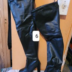 BOOTS USED SIZE 6