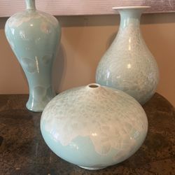 Rare Find:  Set Of 3 Aqua Swirling Leaves Handcrafted Handblown Stunning And Exquisite Vases