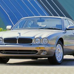 Parting Out 98 Jaguar XJ8... Im Taking Aluminum Engine And Probably The Rims To  Scrap... Make An Offer For The Parts You Need Car Is Clean... 