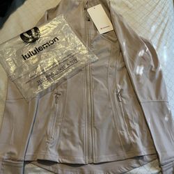 Sandstone Lululemon Rep Jacket Size 4 