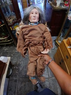 VINTAGE SIGNED WENDY CRAWFORD 25" NATIVE AMERICAN INDIAN DOLL PORCELAIN 1991