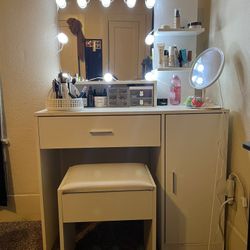 Makeup Table With Lights 