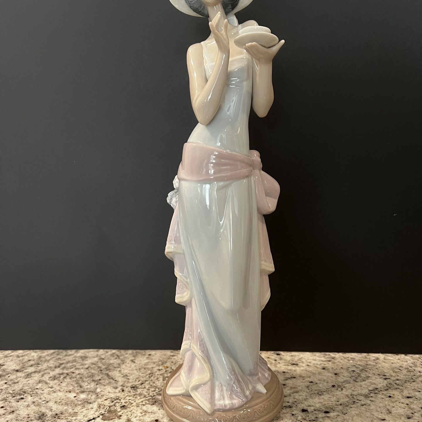 Lladro Figurine Tea Time for Sale in Renton, WA - OfferUp