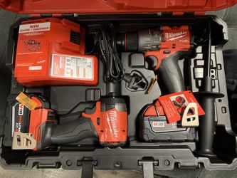 Milwaukee M18 FUEL 18V Lithium-Ion Brushless Cordless Hammer Drill and Impact Driver Combo Kit (2-Tool) with 2 Batteries