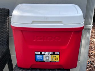 Red Igloo 28 qt Laguna Ice Chest Cooler w/ Handle