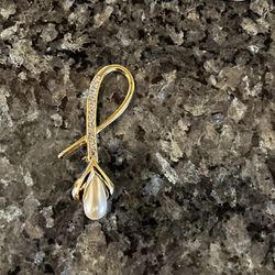  Pearl , Rhinestone and Gold Toned Pin Brooch 