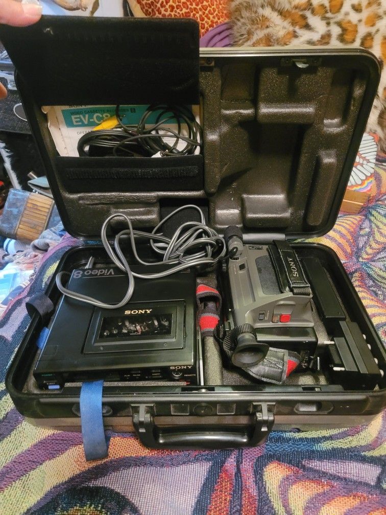 Sony Handycam 8mm Working Set Includes Adapters And Cords