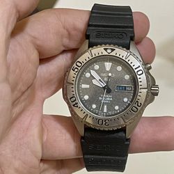 Seiko Vintage Rare “Grey Ghost” Kinetic Watch 