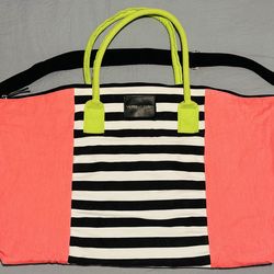 Victoria Secret Duffle Bag $18